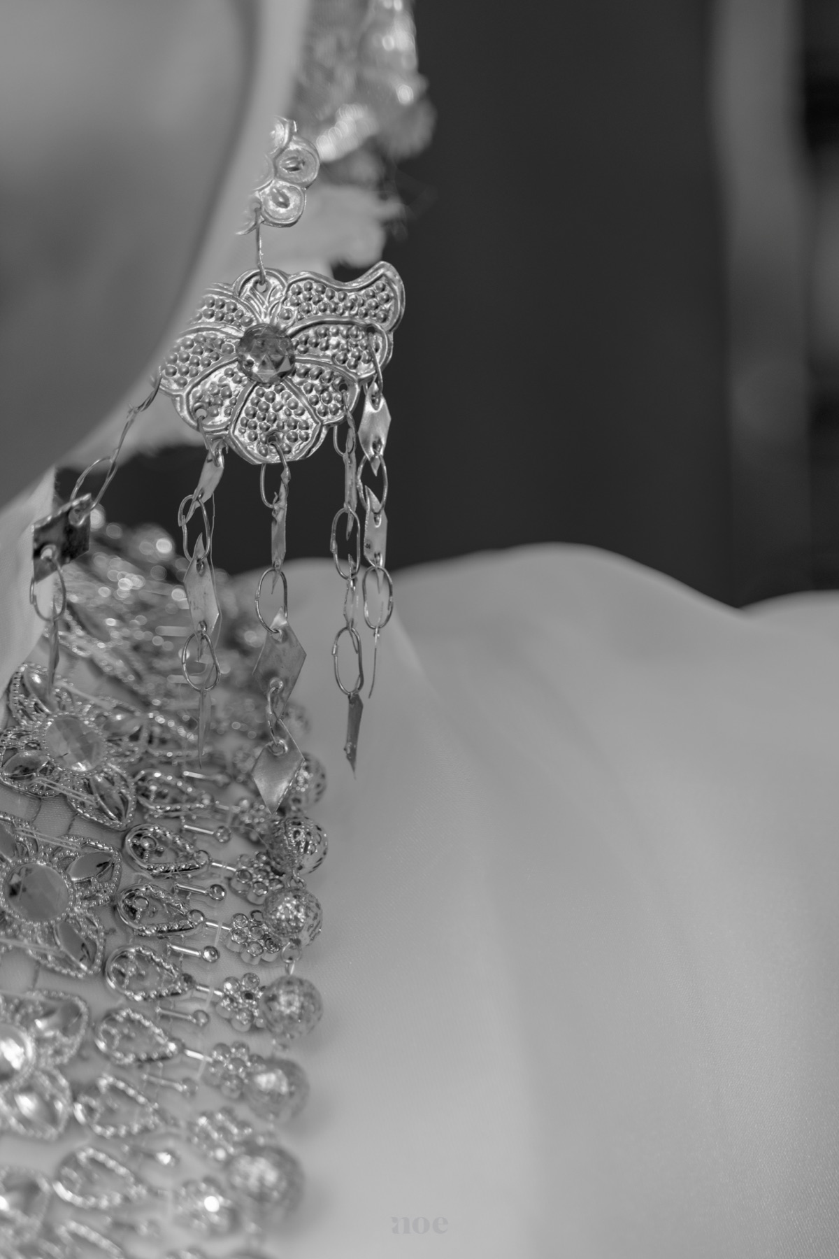 Detail aksesori adat pengantin